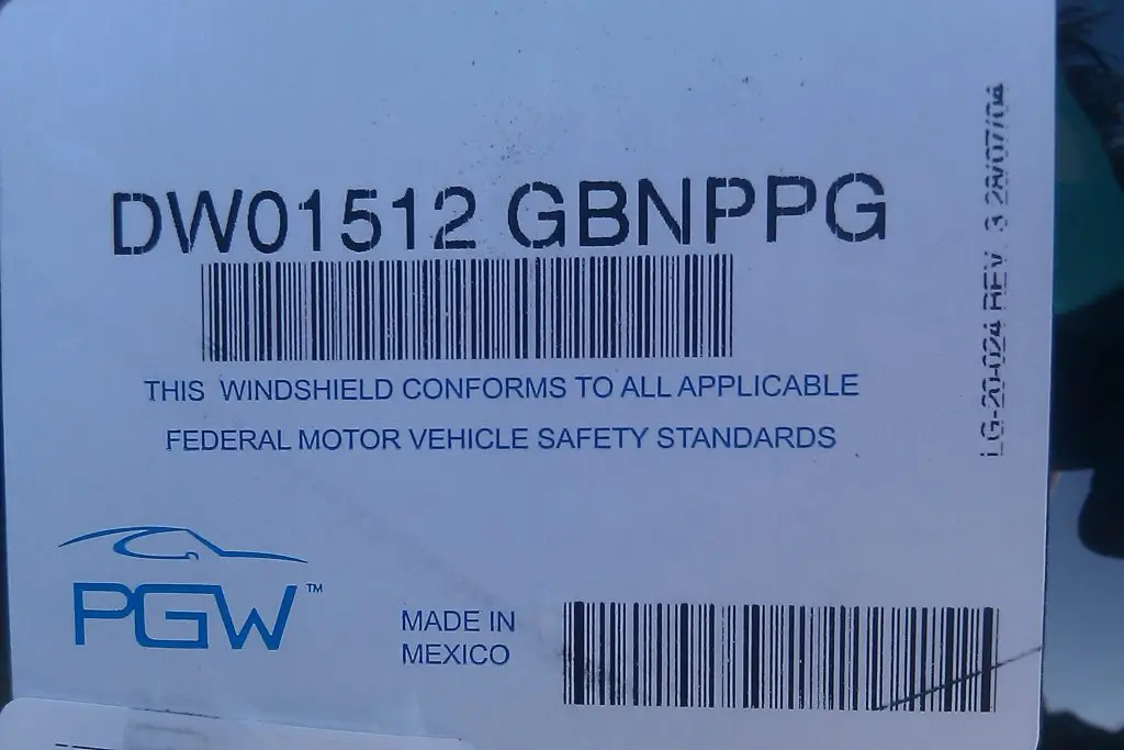 windshield replacement glass Made in Mexico